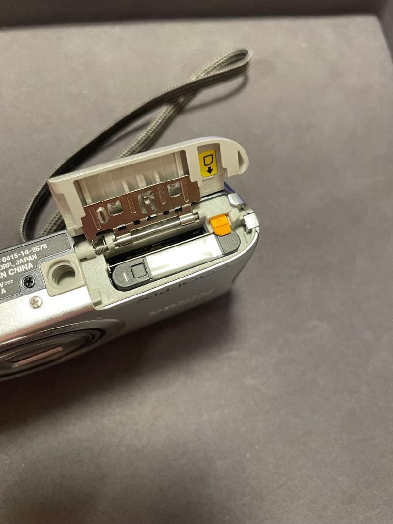 Nikon COOLPIX コンパクトデジタルカメラ　S3700【本体のみ】