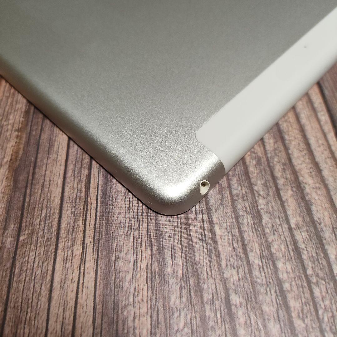 apple iPad 第6世代 32GB SIMフリー シルバー 美品