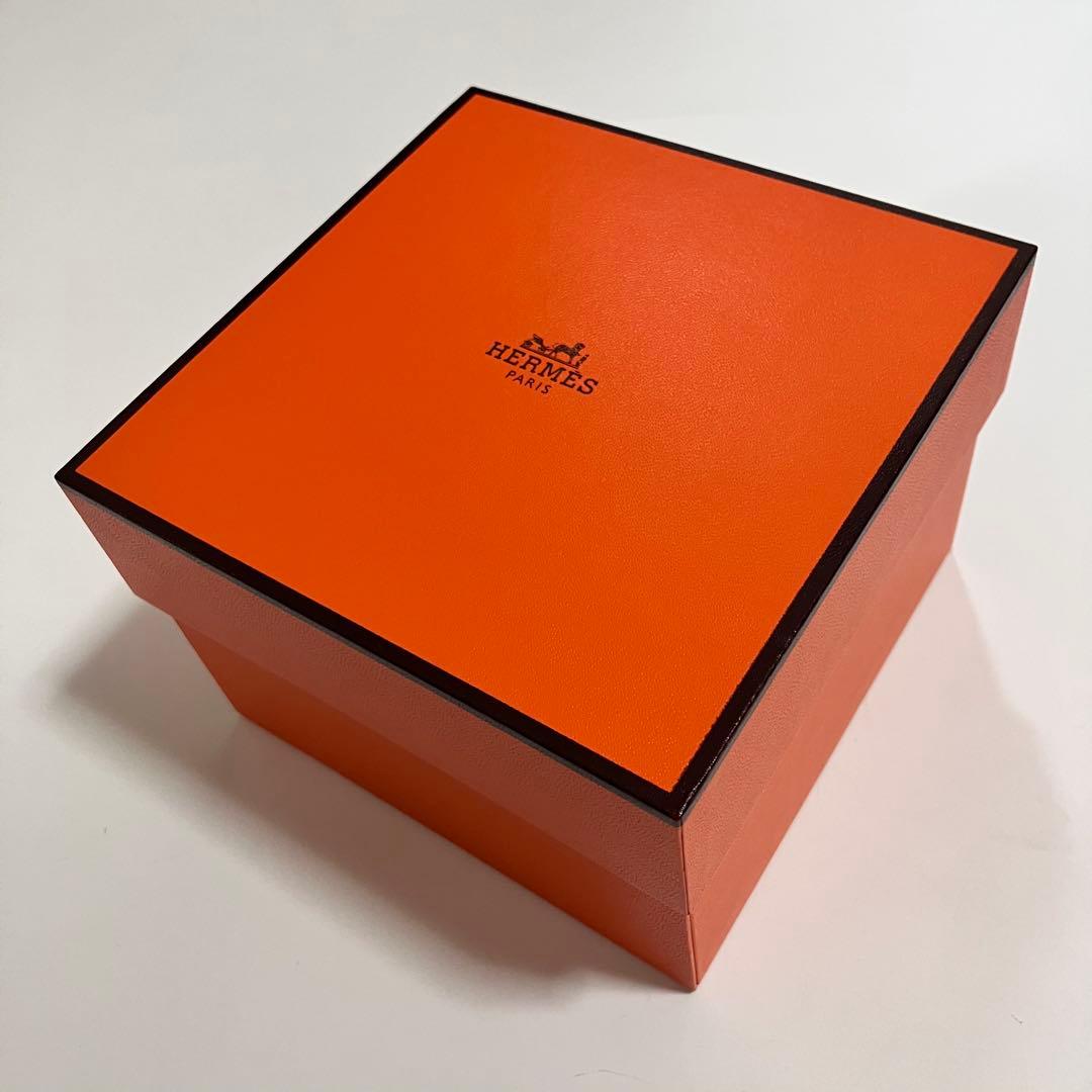 極美品　エルメス　腕時計　ケース　空箱　現行品　保証書　取扱説明書付き