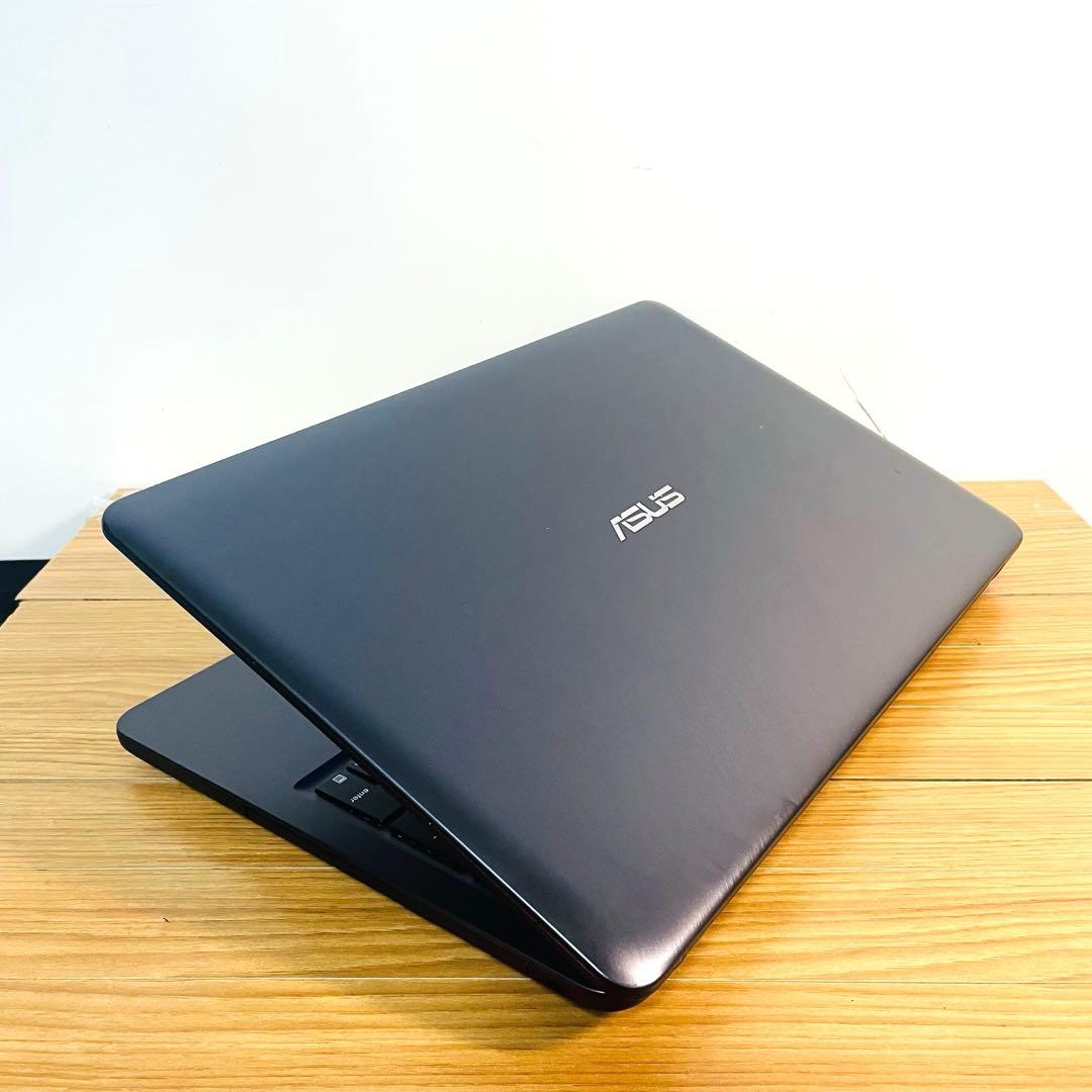 すぐ使える設定済2022モデル薄型ノートSSD256 win11オフィスカメラ