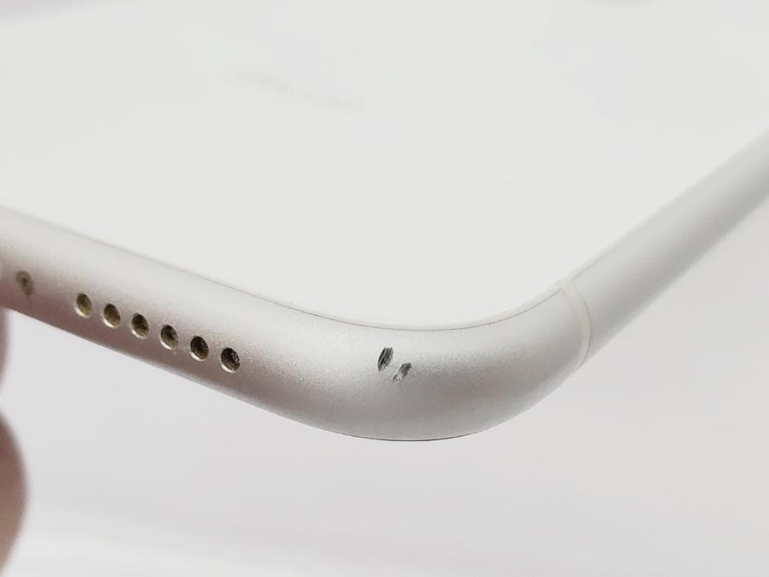 【良品】Apple iPhone XR 64GB NT032J/A ホワイト