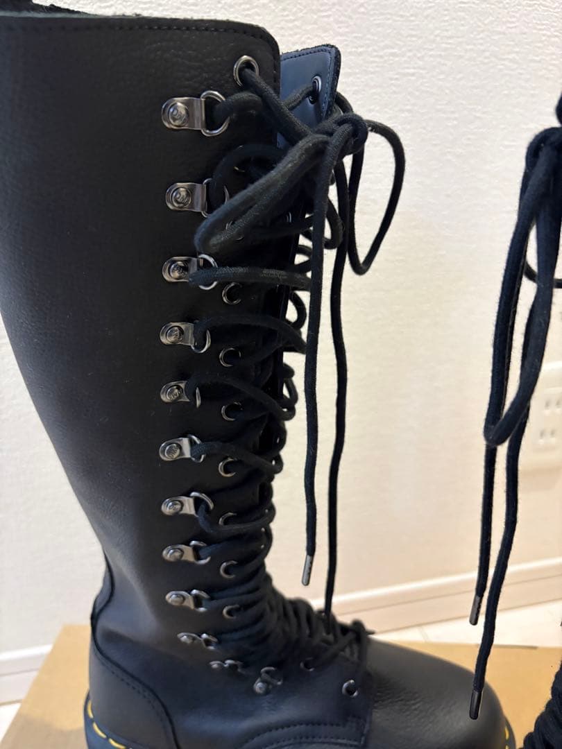 ⭐︎新品未使用⭐︎ドクターマーチンブラックロング編み上げブーツ厚底サイドジッパー付き