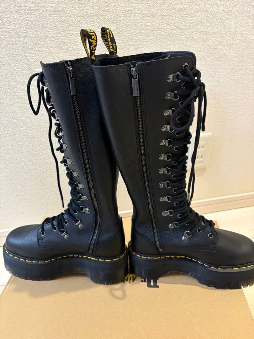 ⭐︎新品未使用⭐︎ドクターマーチンブラックロング編み上げブーツ厚底サイドジッパー付き