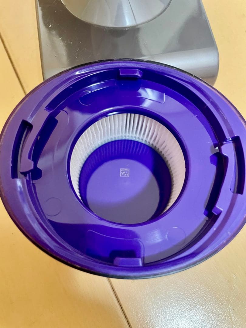 （美品）Dyson V8 コードレス スティッククリーナー