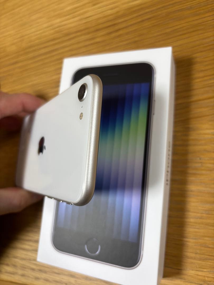 iPhone SE (第3世代) 64gb スターライト 本体