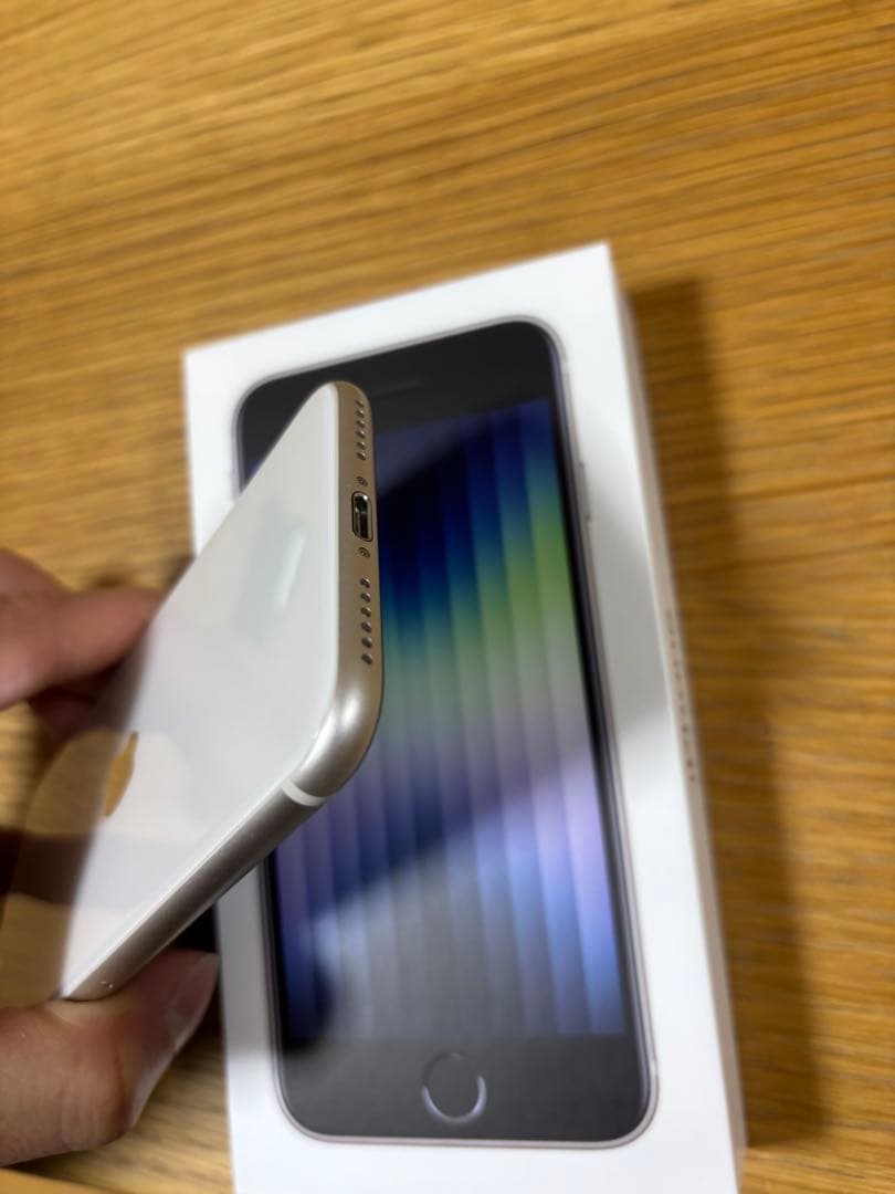 iPhone SE (第3世代) 64gb スターライト 本体