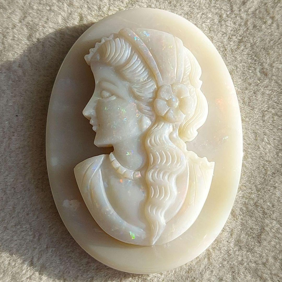 オパール　女性　カメオ　ルース