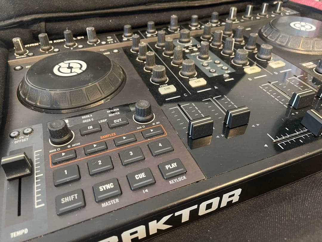 Traktor Kontrol S4 DJコントローラー