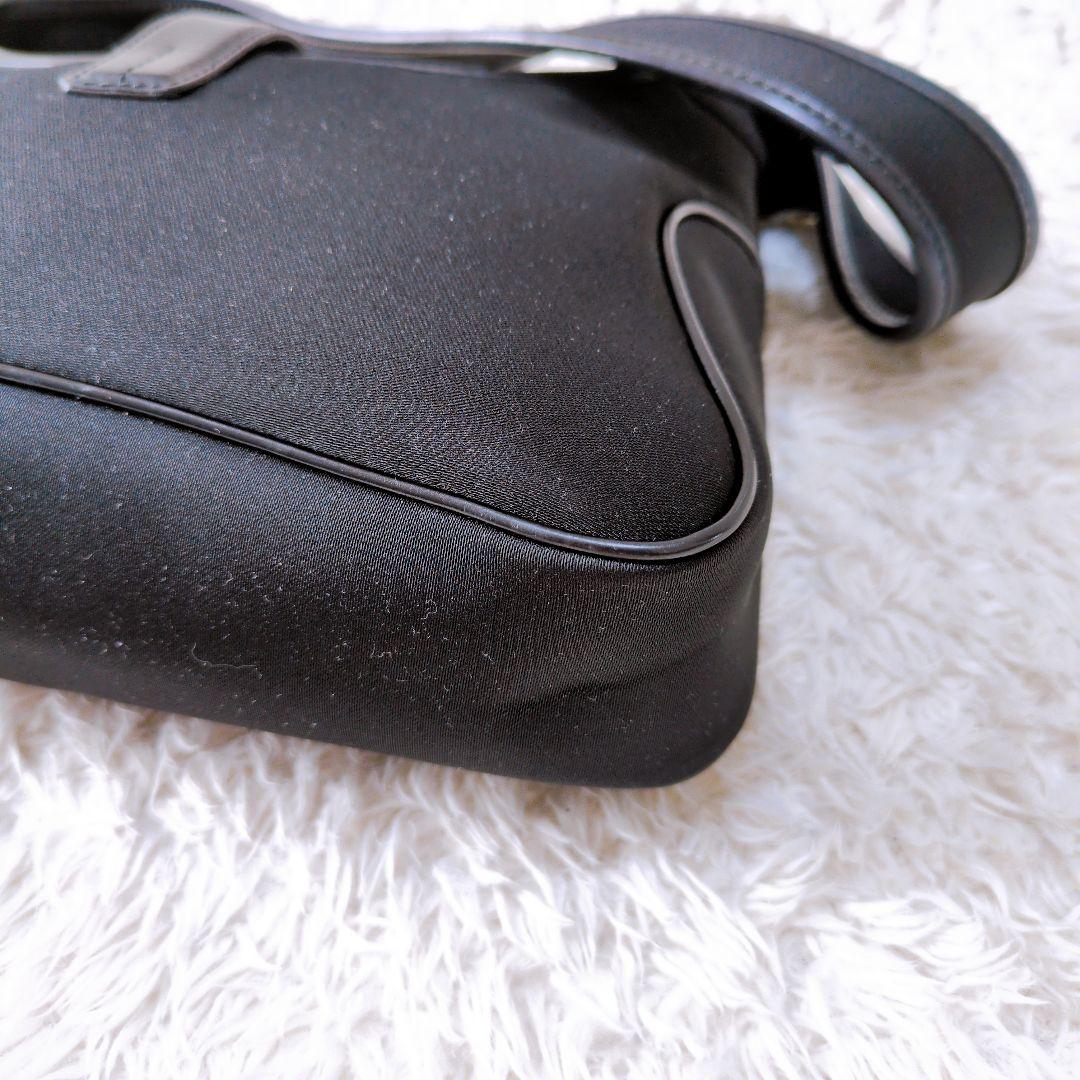 サルヴァトーレフェラガモ　ショルダーバッグ　ワンショルダー　ナイロン　ロゴ金具