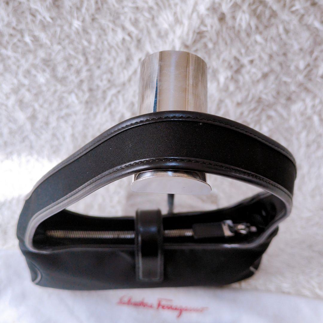 サルヴァトーレフェラガモ　ショルダーバッグ　ワンショルダー　ナイロン　ロゴ金具