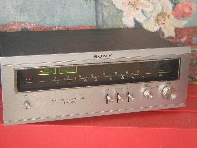 ★ＳＯＮＹ製ＳＴ－5150D、ＦＭステレオ、ＡＭチューナーです。枠に劣化あり。