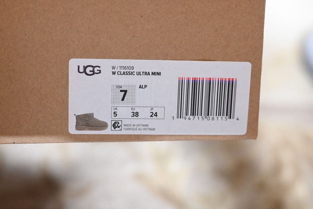 極美品　UGG グレー ムートンブーツ