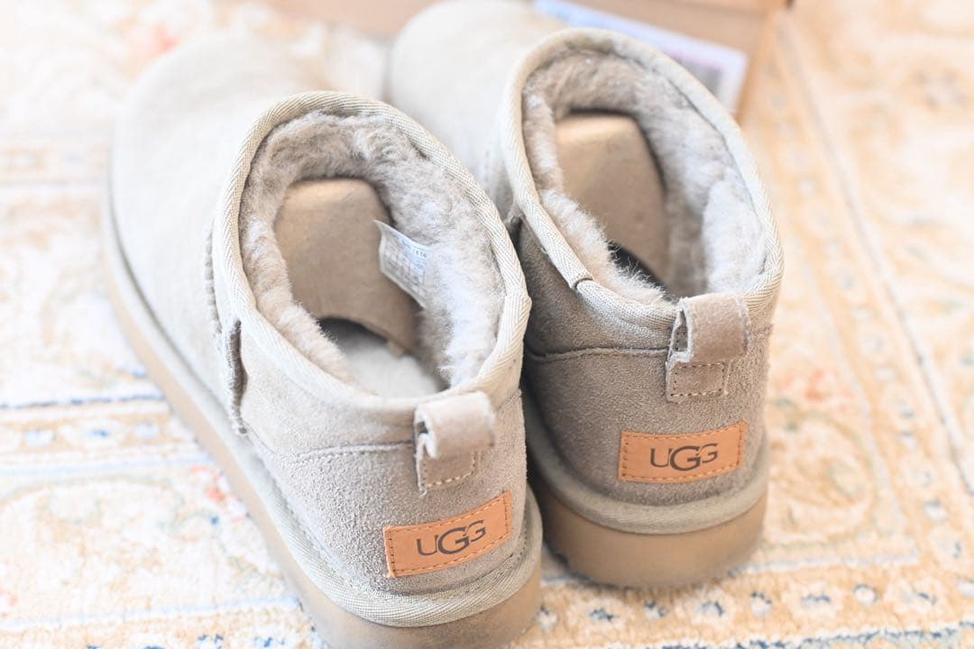 極美品　UGG グレー ムートンブーツ