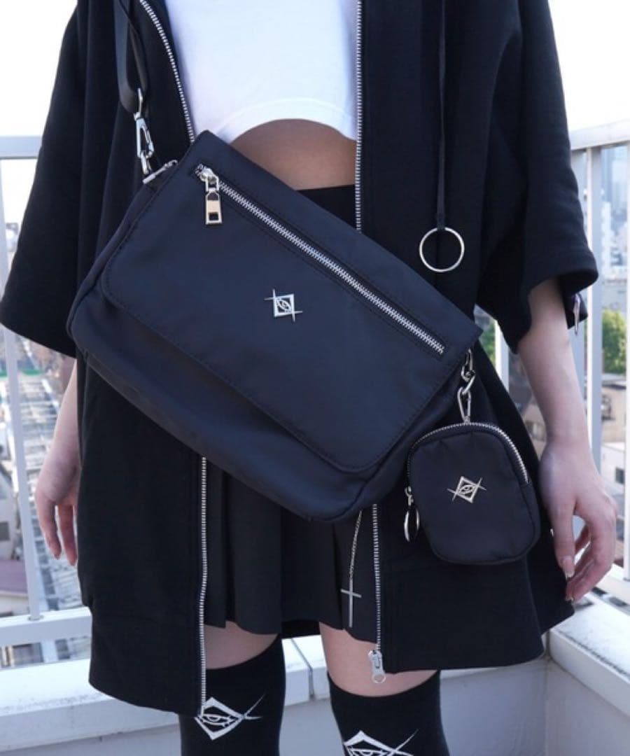 『REFLEM/レフレム』ロゴチャーム付きボディバッグ/ボディBAG