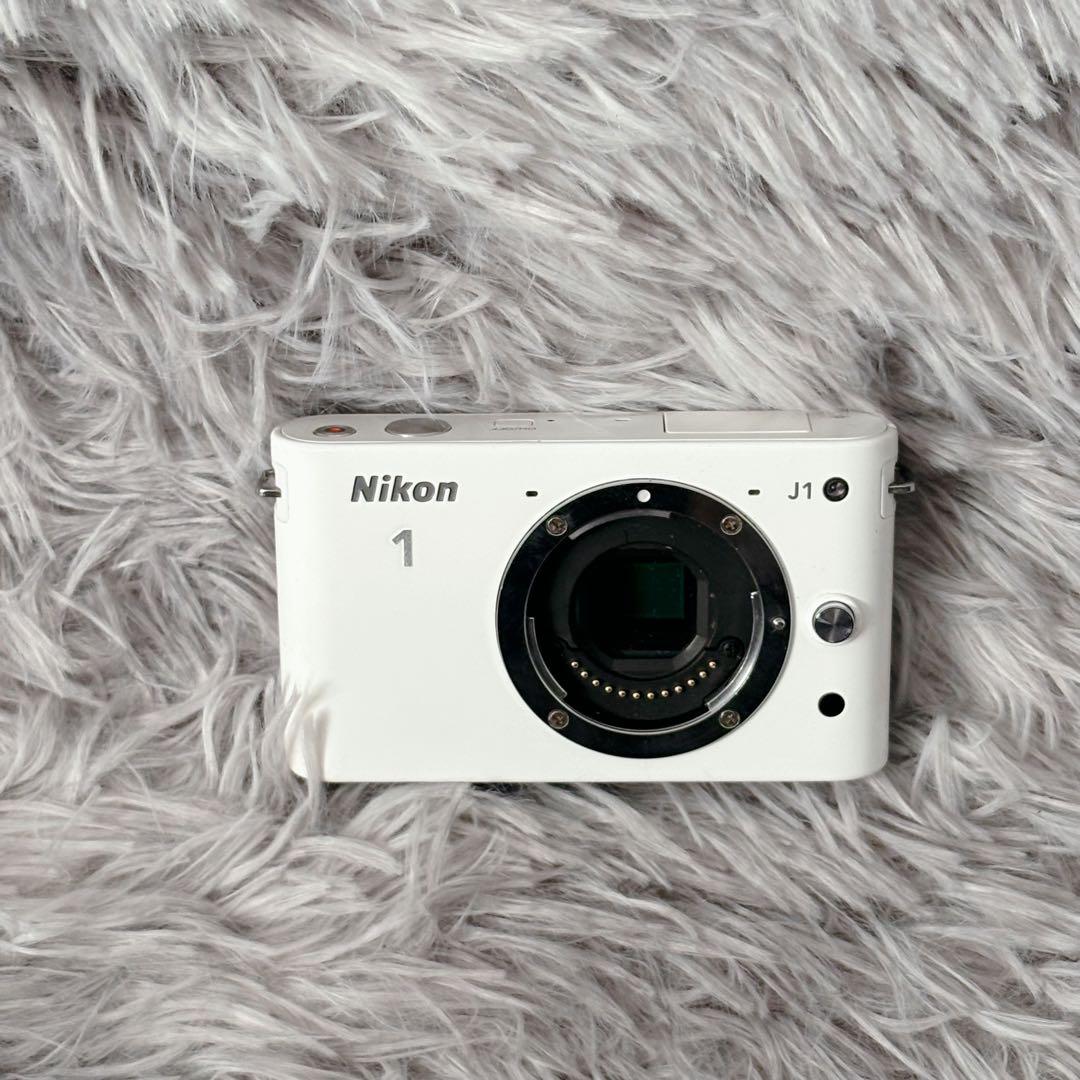 【美品】Nikon 1 J1 ホワイト 本体とバッテリー付き