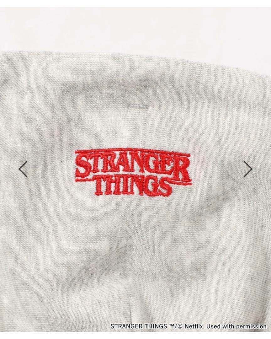 STRANGER THINGS ニコアンドコラボ 缶バッチ付きパーカー　Mサイズ