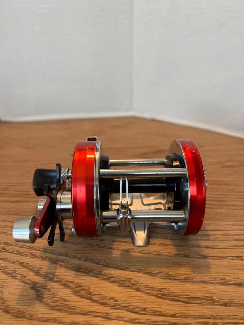 ABU ambassadeur 7000 レッド