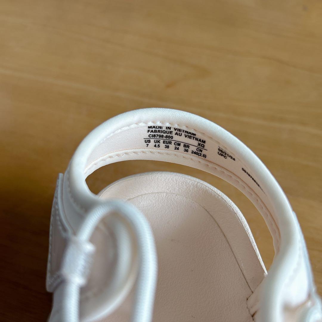 新品箱付き★ナイキ NIKE エアマックス ココ　サンダル アイボリー 24