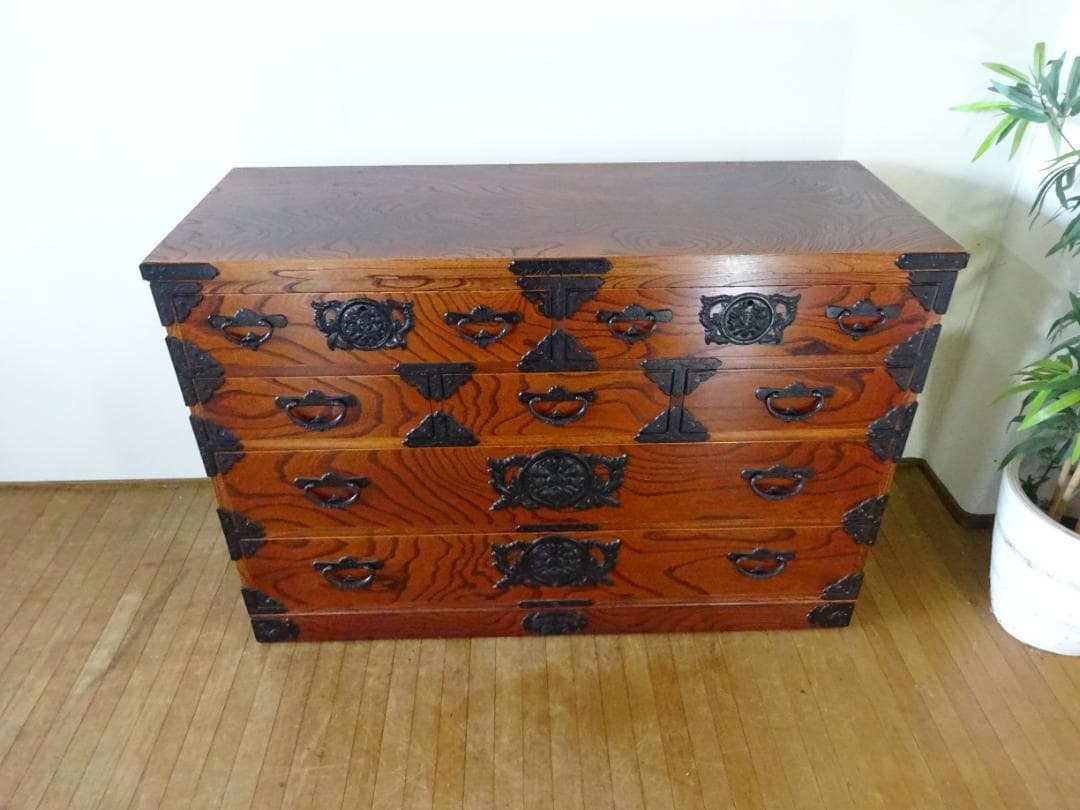 岩屋堂箪笥　菊幸　整理箪笥　チェスト　欅材　拭漆塗り　南部鉄器金具　伝統工芸品