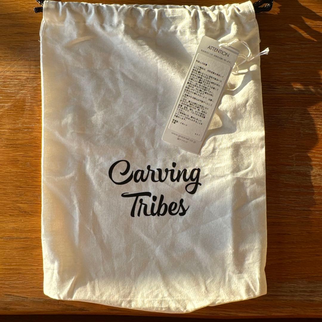 Carving Tribes エンボス花柄ショルダーバッグ