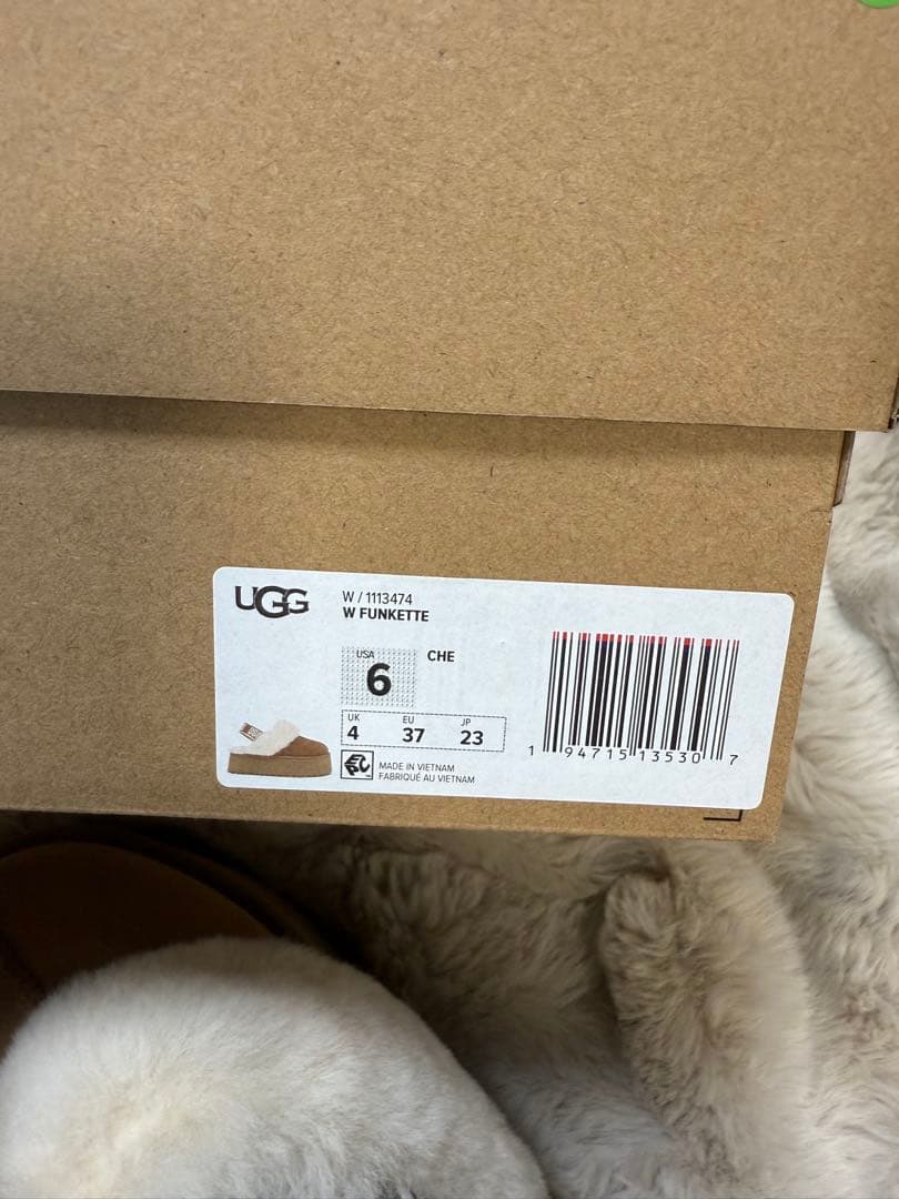 UGG FUNKETTE アグ ファンケット 厚底 ファー サンダル ムートン