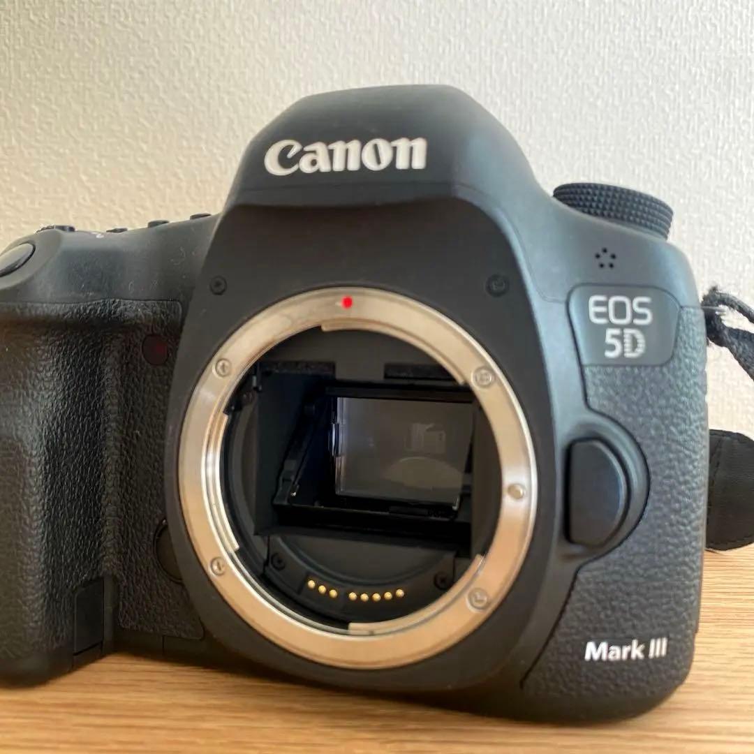 Canon EOS 5D Mark Ⅲデジタル一眼レフ本体ストラップ外箱説明書付