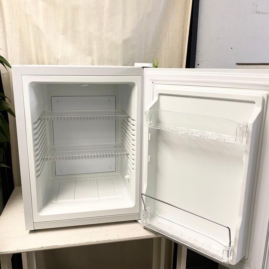 ペルチェ式だからとっても静か♪寝室でも気にならない！1ドア冷蔵庫32L