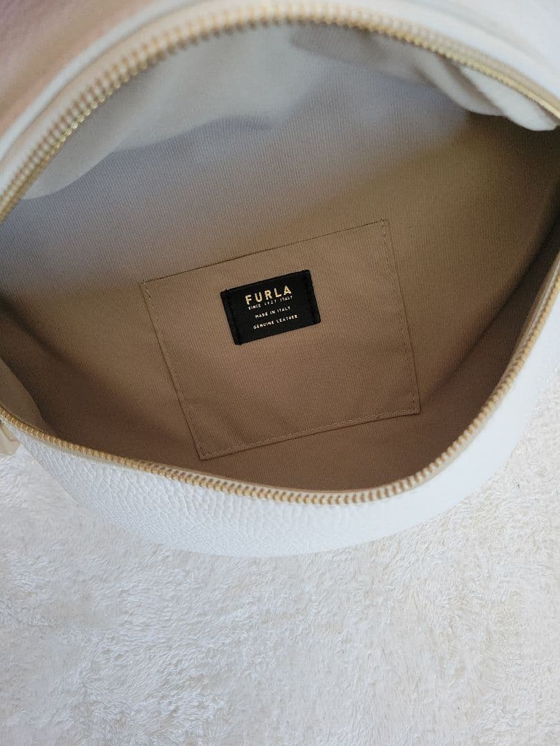 l*中様 FURLA ボディバッグ