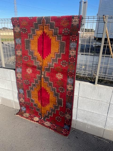 アンティークカフカズデザインのアフガニスタンバルーチラグ 187x103 cm