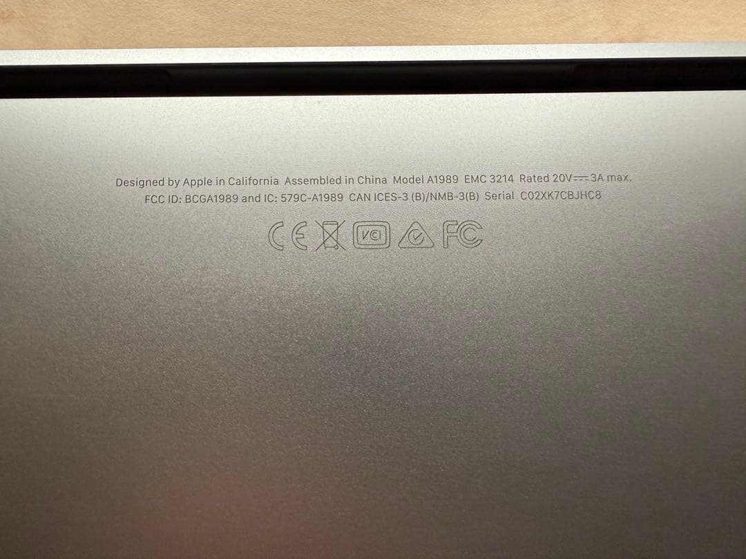 MacBook本体 MacBook Pro (13-inch, 2018) 8GB/256GB