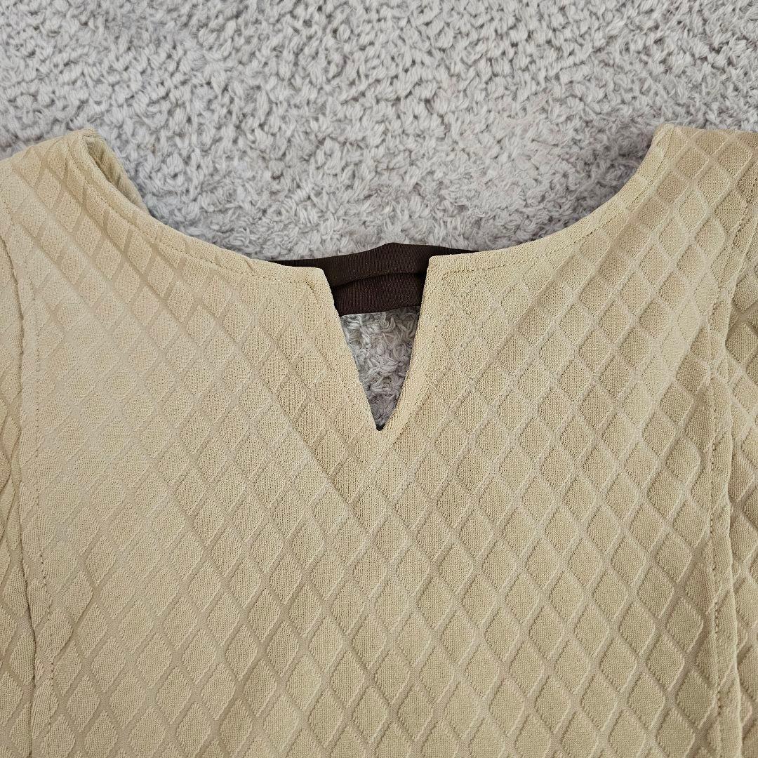 完売品おまけ付き♪未使用ジャガードペプラムトップス　ベージュゴールドLAVA