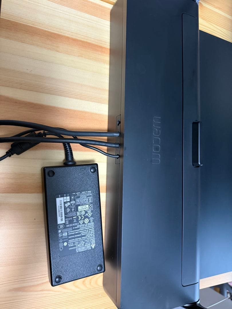 【欠品有り】Wacom Cintiq Pro 24 ペンモデル＋エルゴスタンド