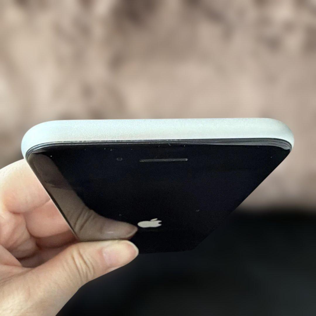 【本日お値下げ】iPhoneSE 第2世代 128GB ホワイト SIMフリー