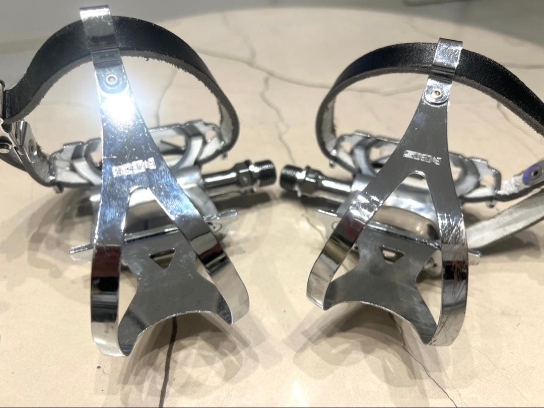 MKS SUPREMEシュプリーム　トウクリップ、ストラップ付き