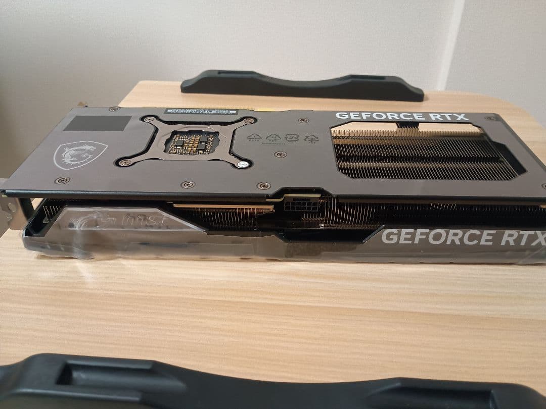 グラフィックボード・グラボ・ビデオカード MSI GeForce RTX 4070 SUPER Gaming X Slim