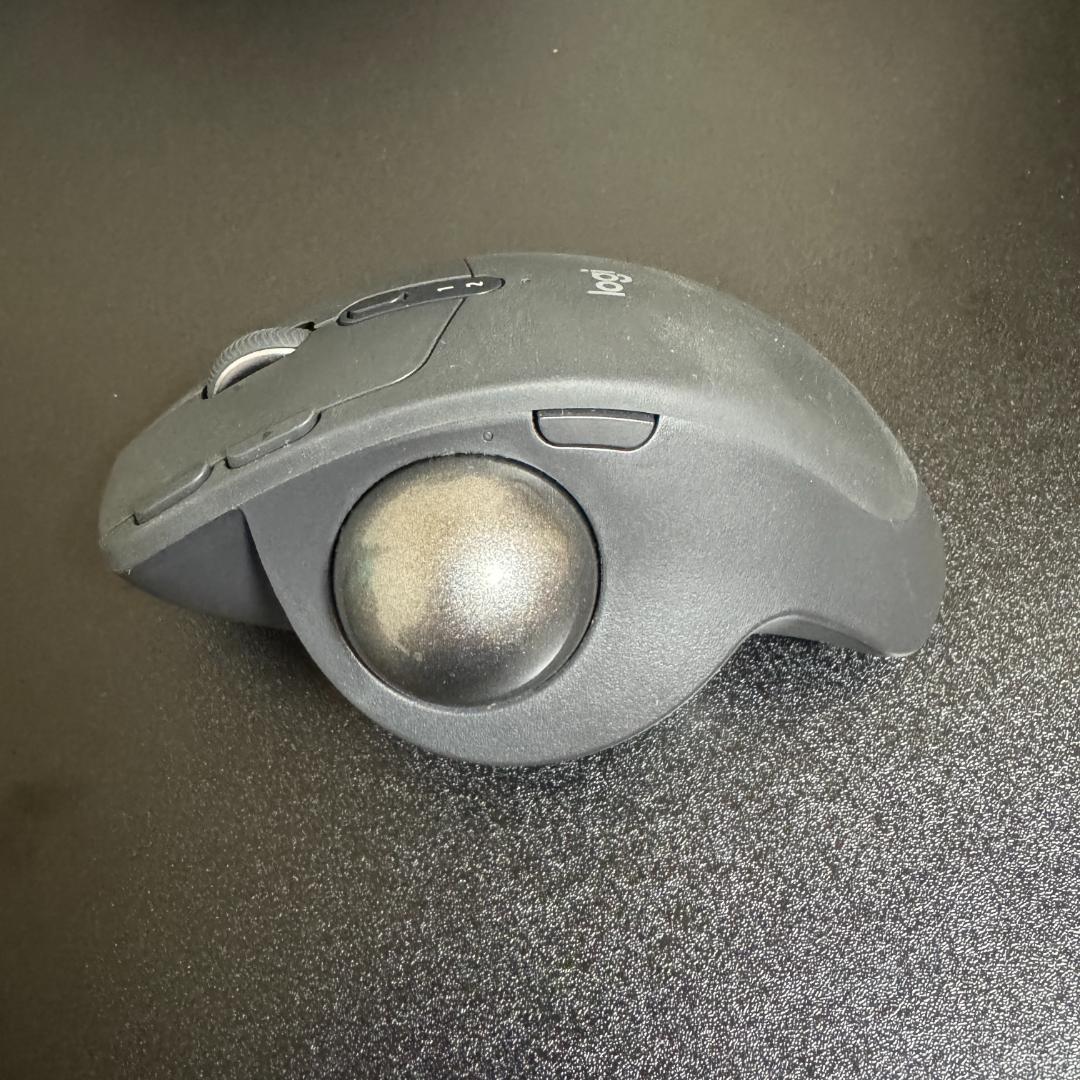 Logitech ワイヤレストラックボールマウス（ケース付き）