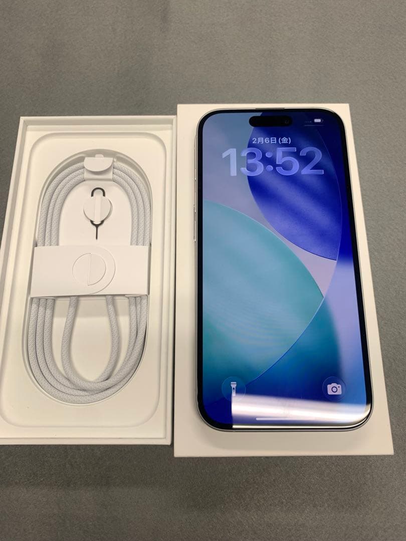 超美品　国内版　simフリー　iPhone16 256GB ホワイト色