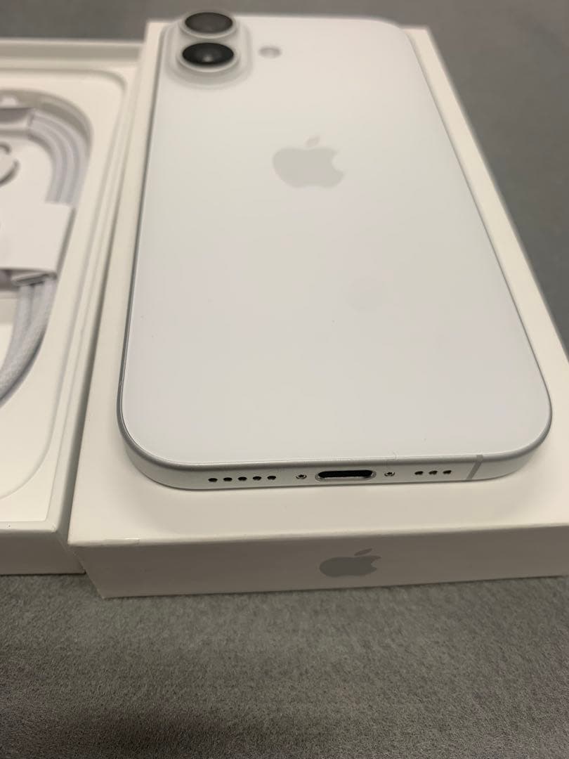 超美品　国内版　simフリー　iPhone16 256GB ホワイト色