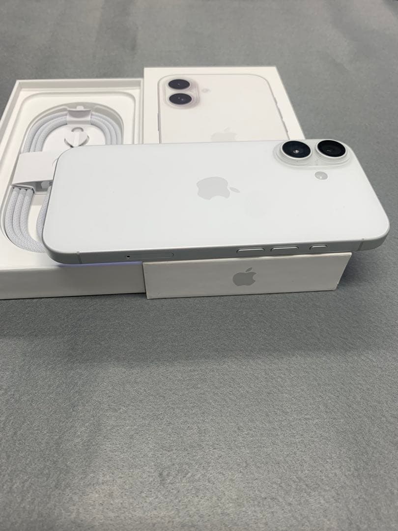超美品　国内版　simフリー　iPhone16 256GB ホワイト色