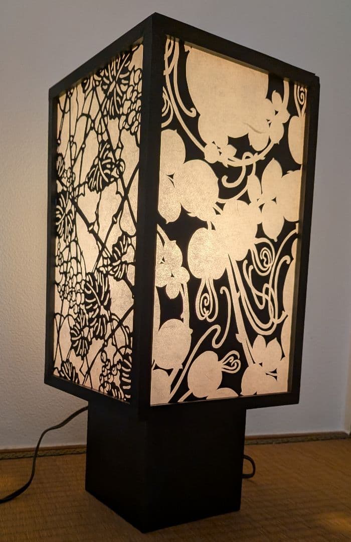 花柄透かしデザイン　間接照明 テーブルランプ