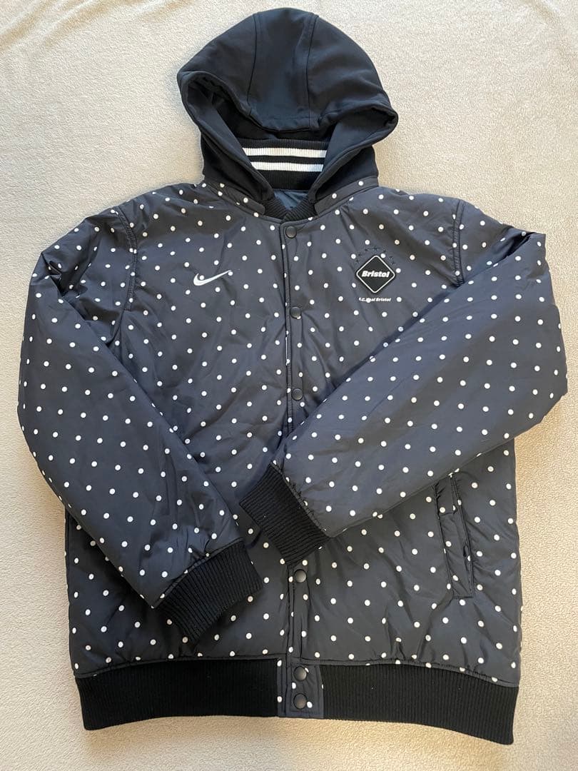 Nike 美品フード付きナイロンジャケット（中綿）