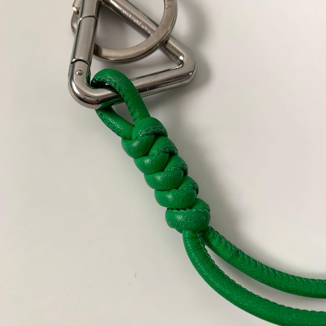 ボッテガヴェネタ　トライアングル　キーリング　ネックストラップ　レザー　グリーン