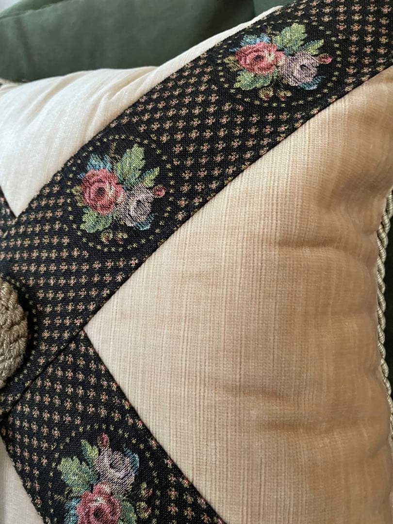 アンティーク風　クッション