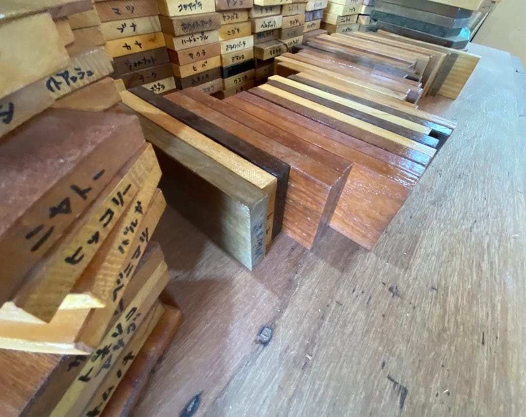 木材の端材サンプル162枚