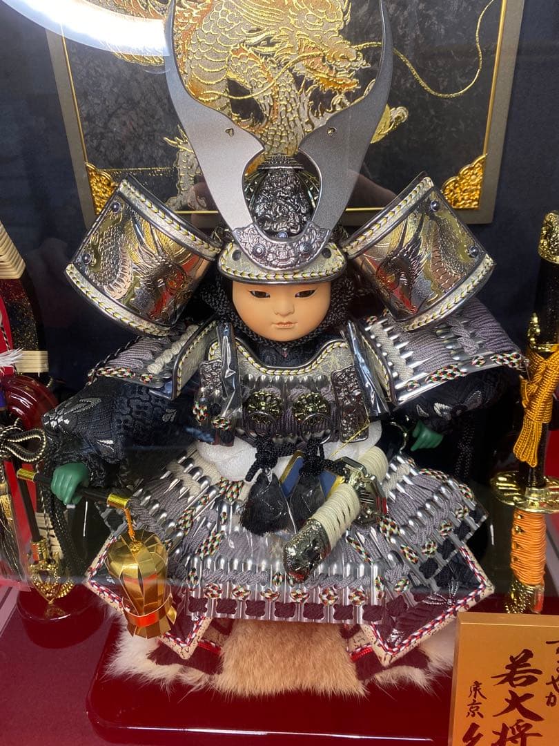 若大将　東京久月　五月人形　家紋付き兜鎧飾り　オルゴール付き六角形ガラスケース入