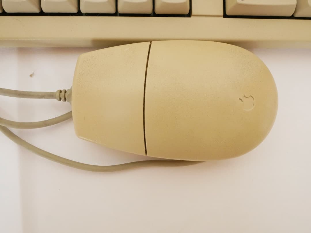 Macintosh ColorClassic II(Norton FDほか付属)