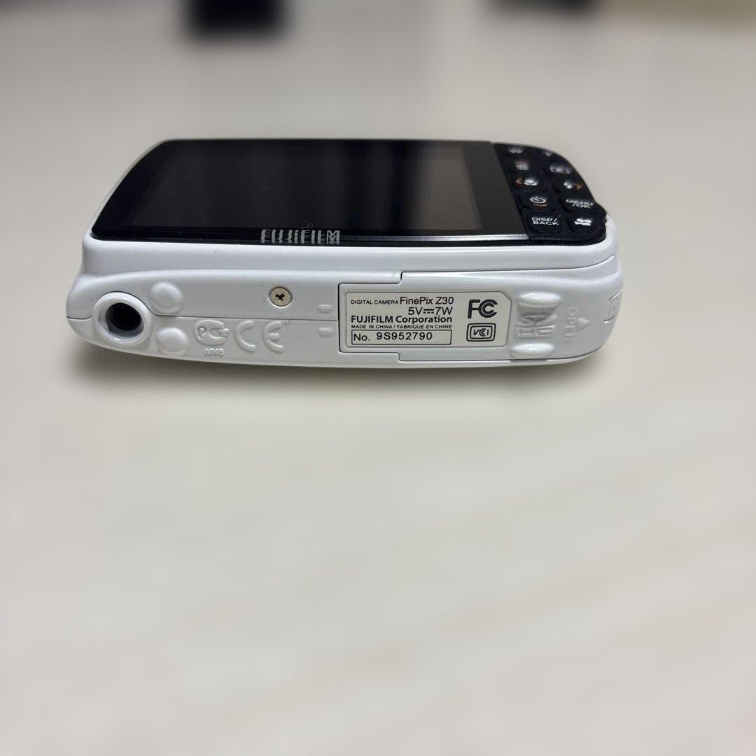 富士フィルム　FUJIFILM FinePix Z30