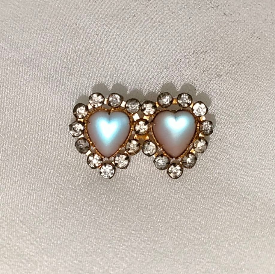 セール19日23時59分まで　サフィレットブローチ　ダブルハートモチーフ