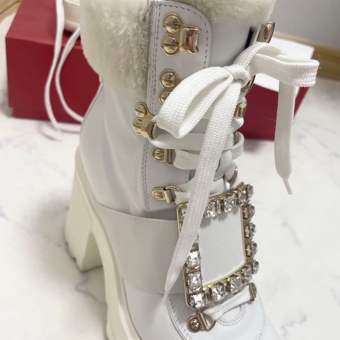 プ*読様 ロジェヴィヴィエ ビジュー ホワイト Roger Vivier ファー