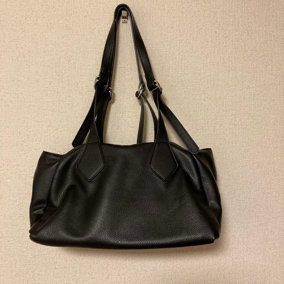 ブラックレザー風ショルダーバッグ